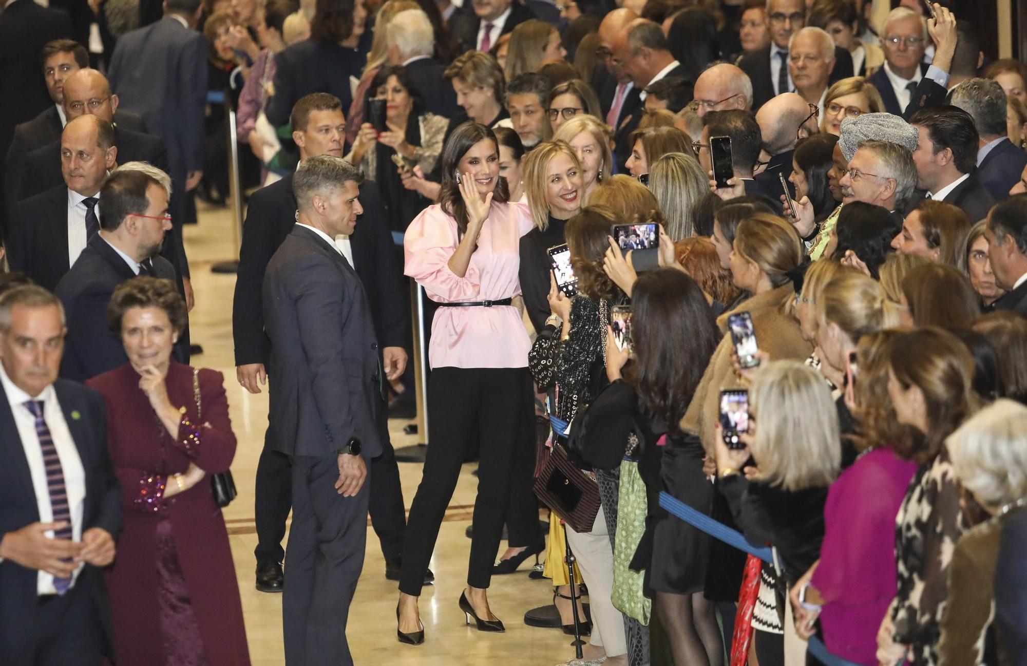 EN IMÁGENES: La Familia Real asiste en Oviedo al concierto de los premios "Princesa de Asturias"