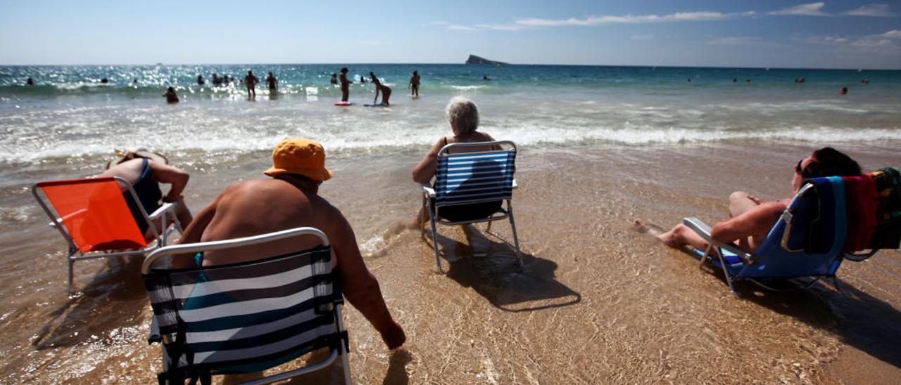 El Brexit, los precios y abrir nuevas vías frente al turista de borrachera, los grandes retos