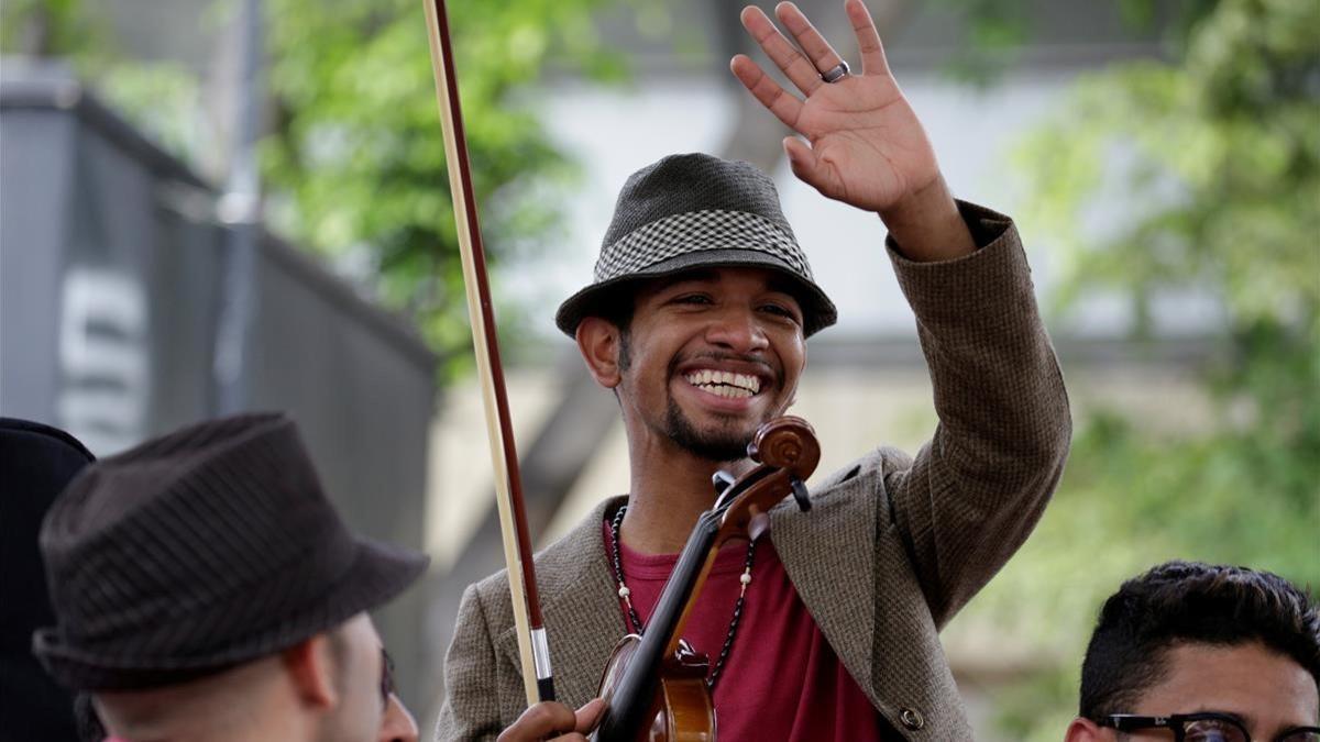 mbenach39705638 file photo   venezuelan violinist wuilly arteaga  c  waves d170816104817