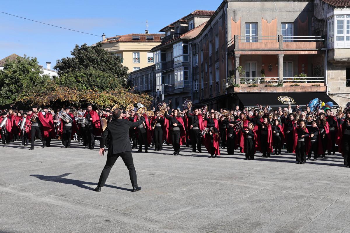 Actuaciones de rondallas y entrega de distinciones a rondalleiros mayores