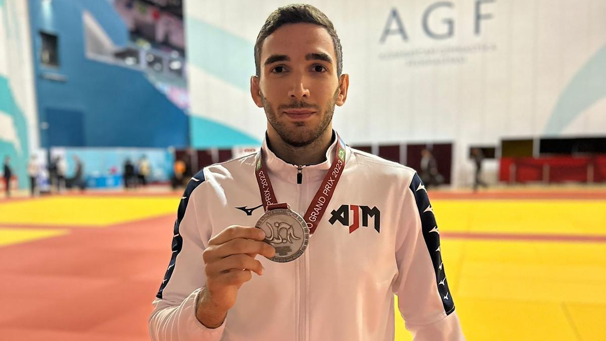 Sergio Ibáñez, con su medalla de plata tras el Grand Prix de Judo de Bakú.