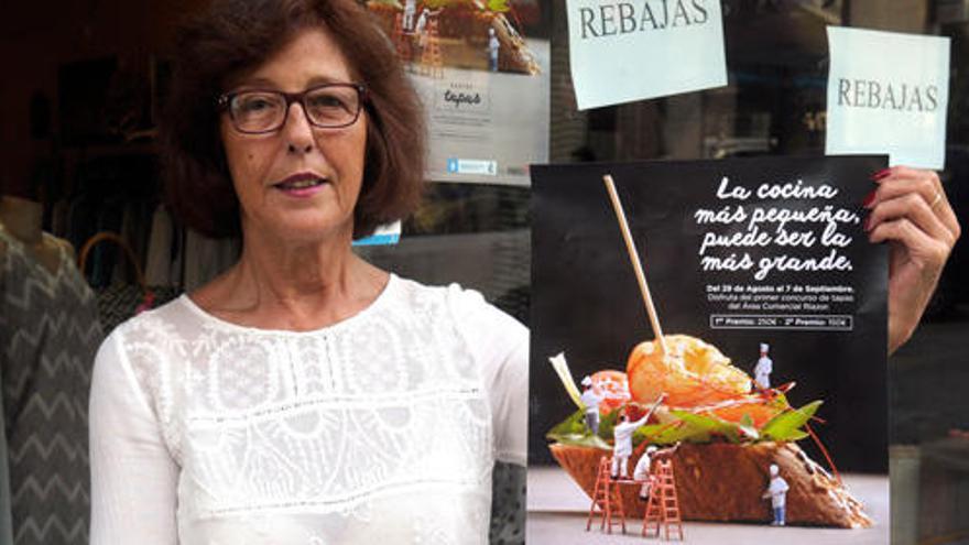 Nelly Rey, con el cartel del certamen de tapas.