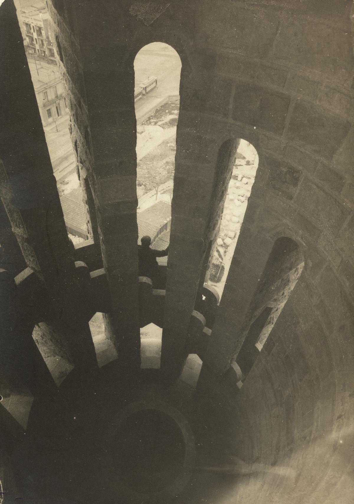 Interior de una torre de la Sagrada Família. 1905.