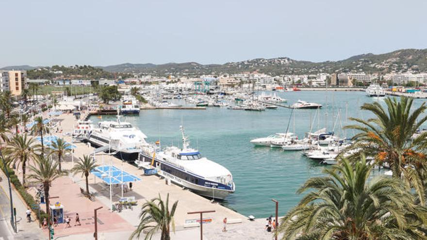 Vista panorámica del puerto de Ibiza, que aún tiene que ser objeto de ordenación urbanística.