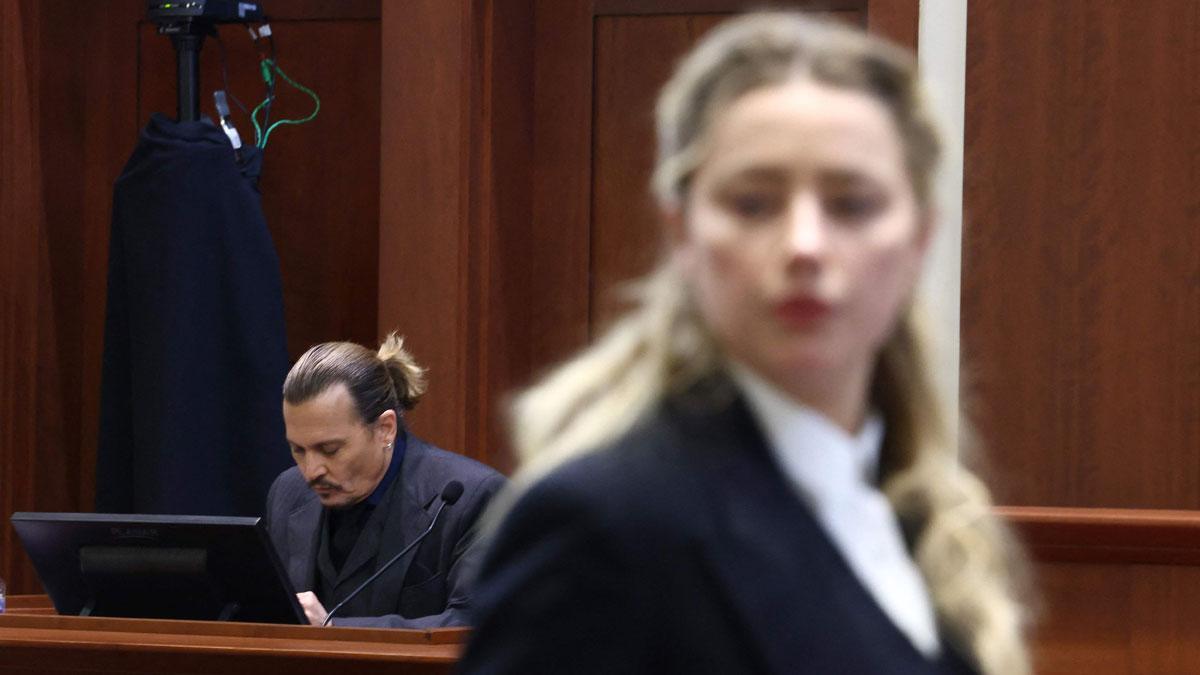 Amber Heard y Johnny Depp, en el juicio