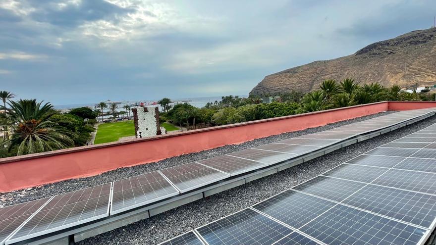 El Cabildo de La Gomera financia la instalación de 80 sistemas de generación fotovoltaica en viviendas y empresas