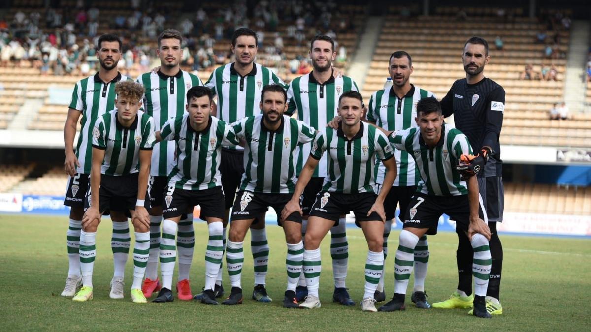 La primera alineación de la temporada del Córdoba CF, ante el Xerez en Chapín.