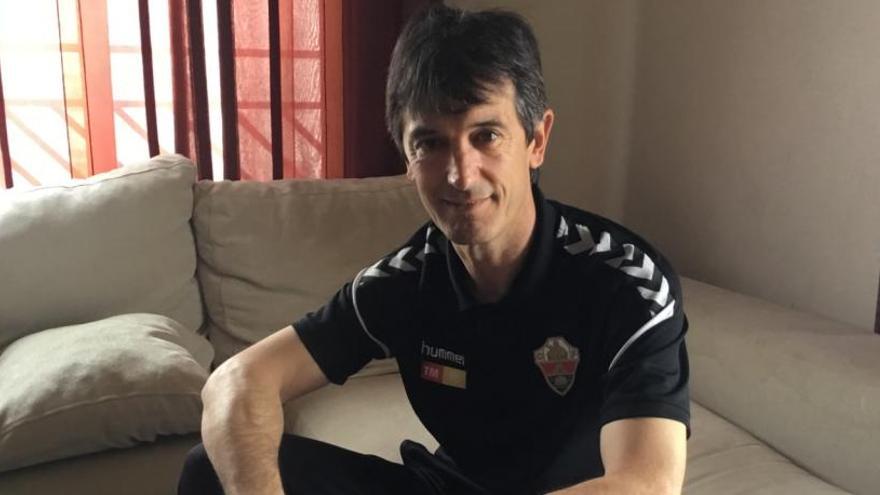 El técnico José Rojo, Pacheta, ayer en su domicilio cercano al estadio Martínez Valero del Elche CF.