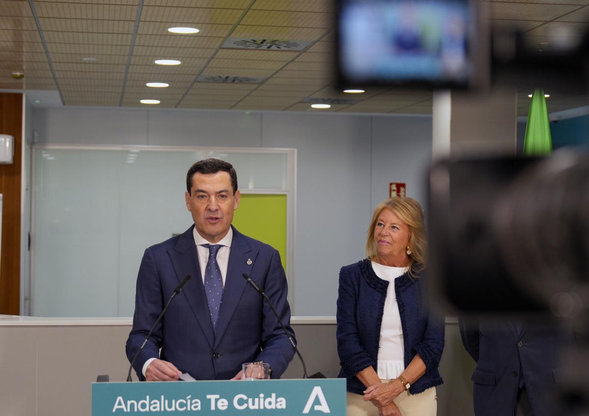 El presidente andaluz, Juanma Moreno, durante su intervención en la inauguración del centro de salud Ricardo Soriano en Marbella