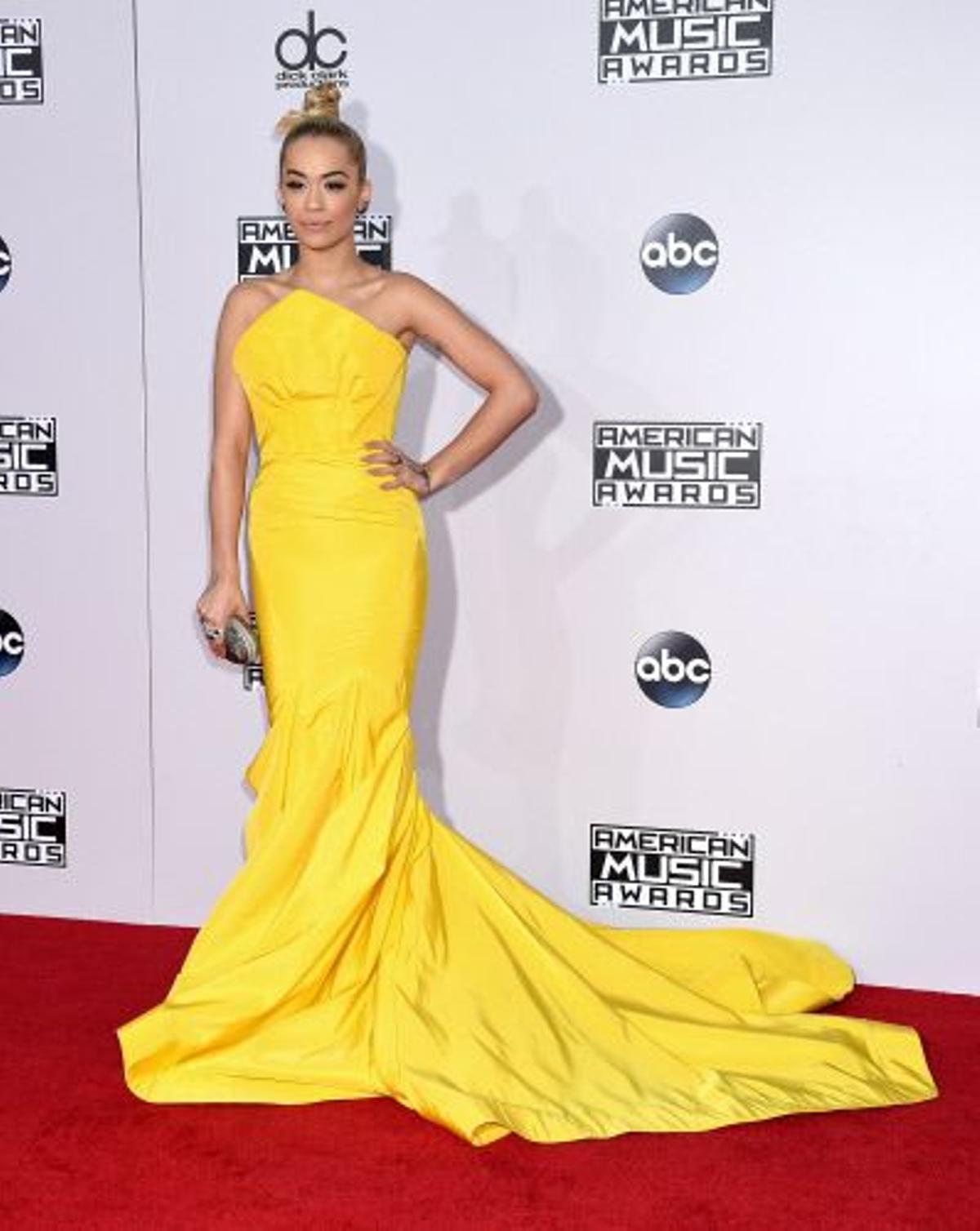 Rita Ora en los American Music Awards 2014