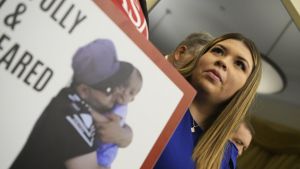 Esposa del hombre deportado por error defiende su inocencia y carga contra Trump y Bukele