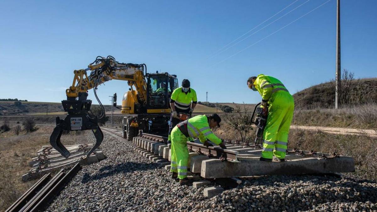 Trabajos de desmontaje de la vía