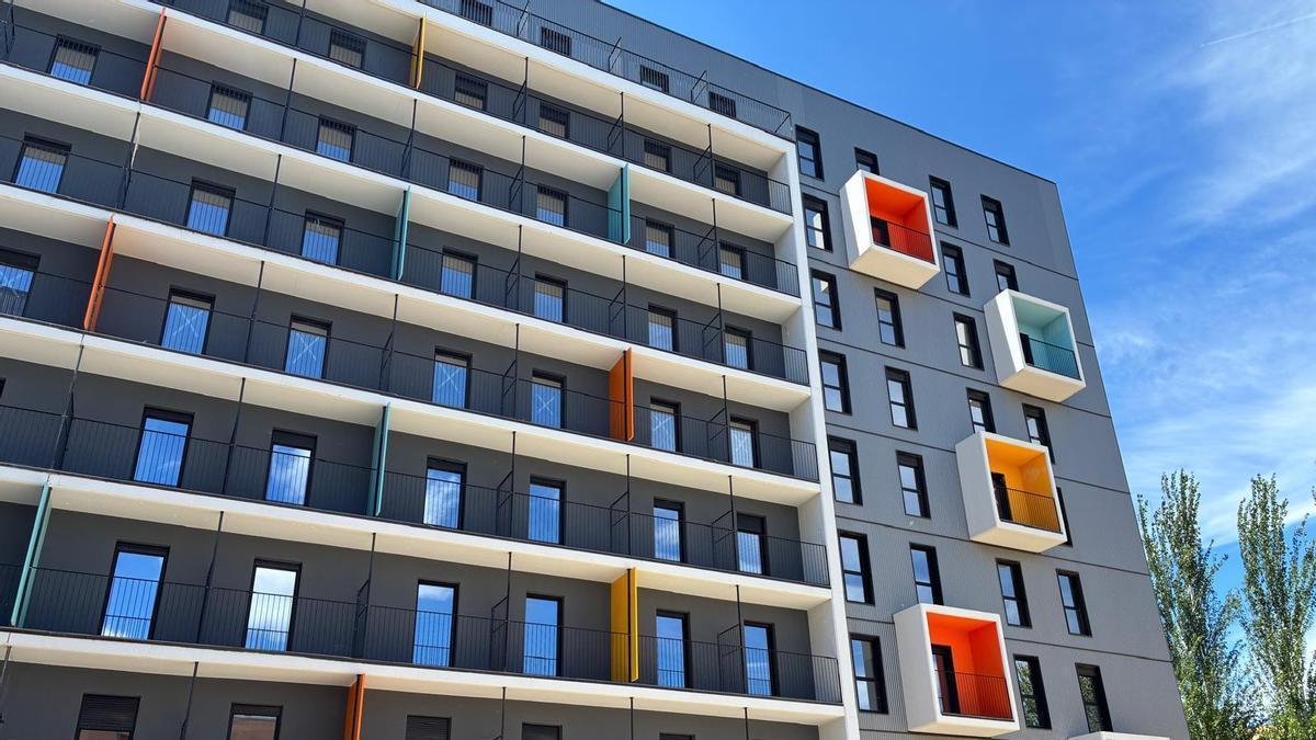 La residencia de estudiantes Bravo Student, en la avenida Valle de Broto de Zaragoza, con las obras prácticamente finalizadas.