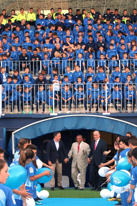 La puerta número 6 del estadio del Málaga CF recibe el nombre del exfutbolista marroquí del club blanquiazul.