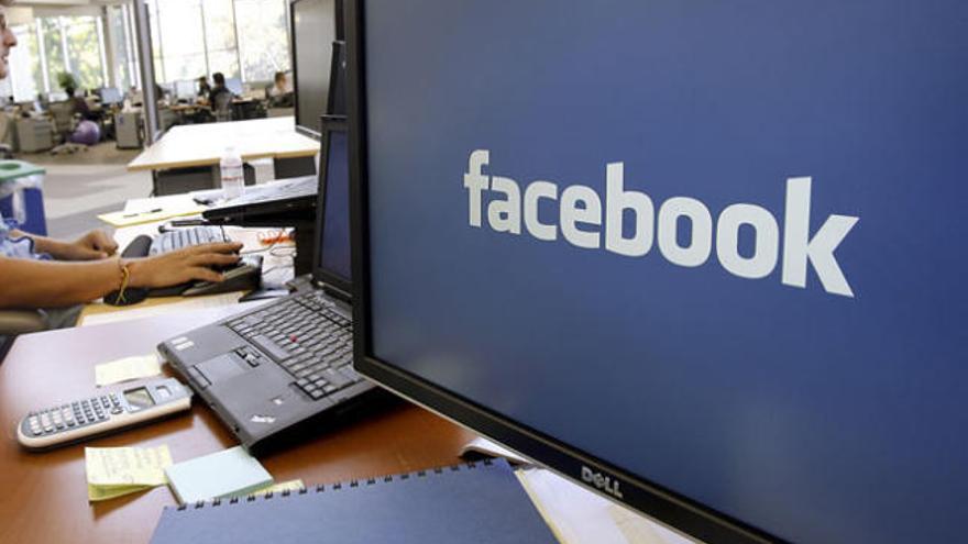 La red social Facebook tiene 900 millones de usuarios