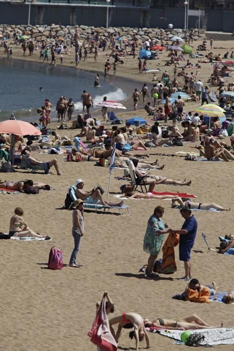 Día de playa en Gijón.