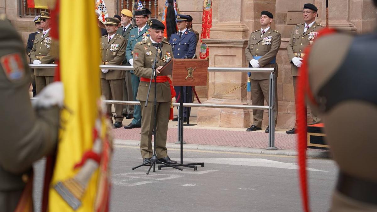 Linares acoge una jura de bandera para personal civil organizada por la Brigada Guzmán el Bueno X.