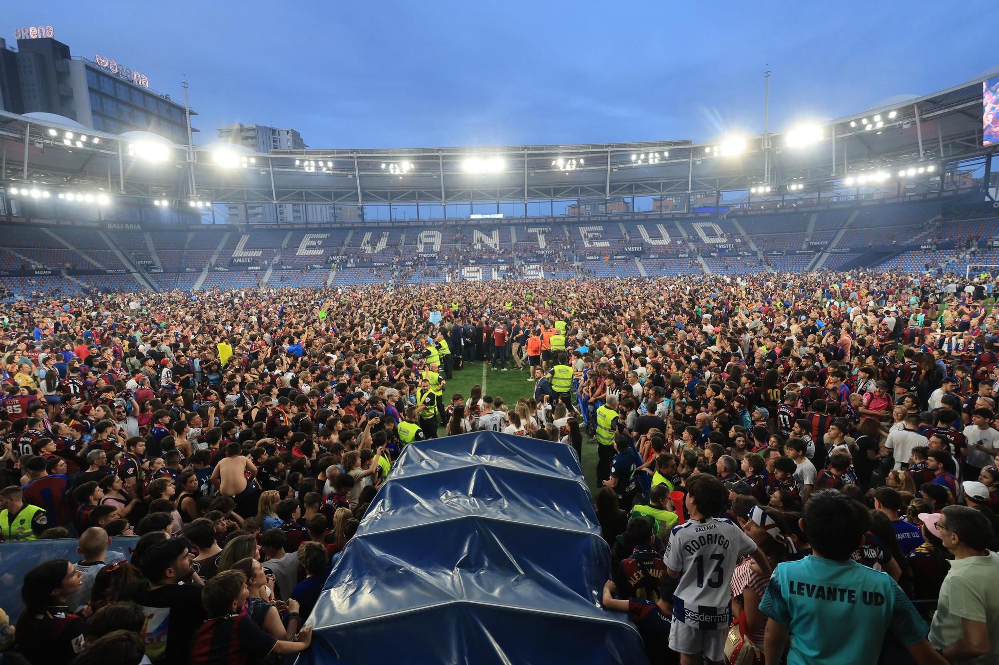 Fiesta en el Ciutat de Valencia: El Levante UD, campeón de Segunda División