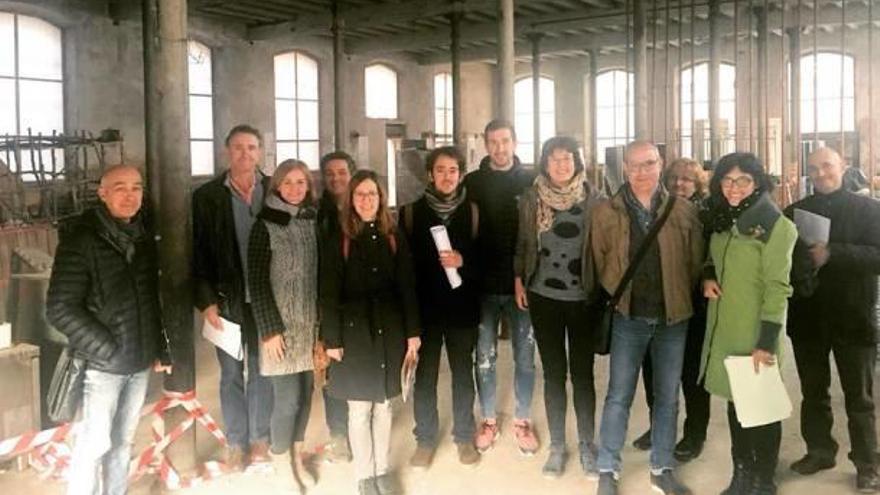 Integrants del consell assessor d&#039;urbanisme a l&#039;interior de la fàbrica