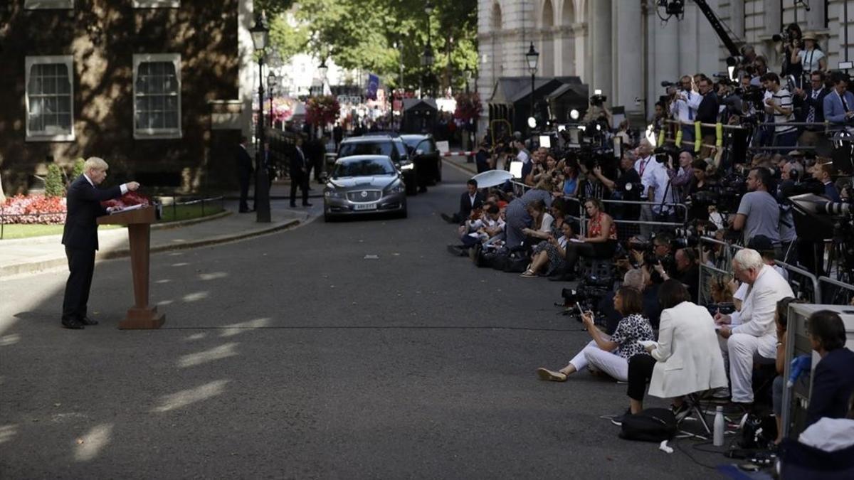 Máxima expectacion en Downing Street ante el discurso de Boris Johnson.