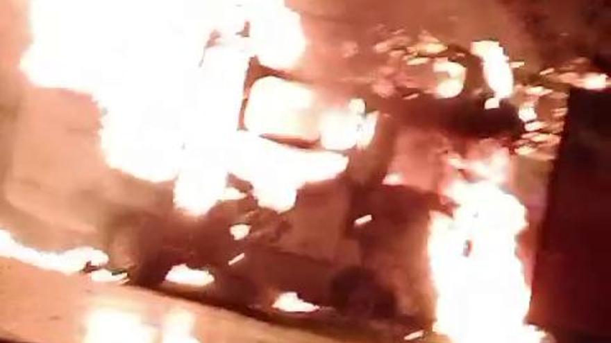 Incendio en una autocaravana en Tenerife