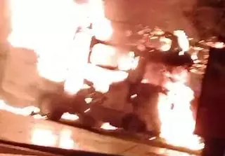 El fuego destruye una autocaravana en Tenerife