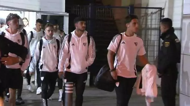 Insultos y amenazas a los jugadores del Sevilla tras la derrota con el Oviedo