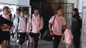Insultos y amenazas a los jugadores del Sevilla tras la derrota con el Oviedo