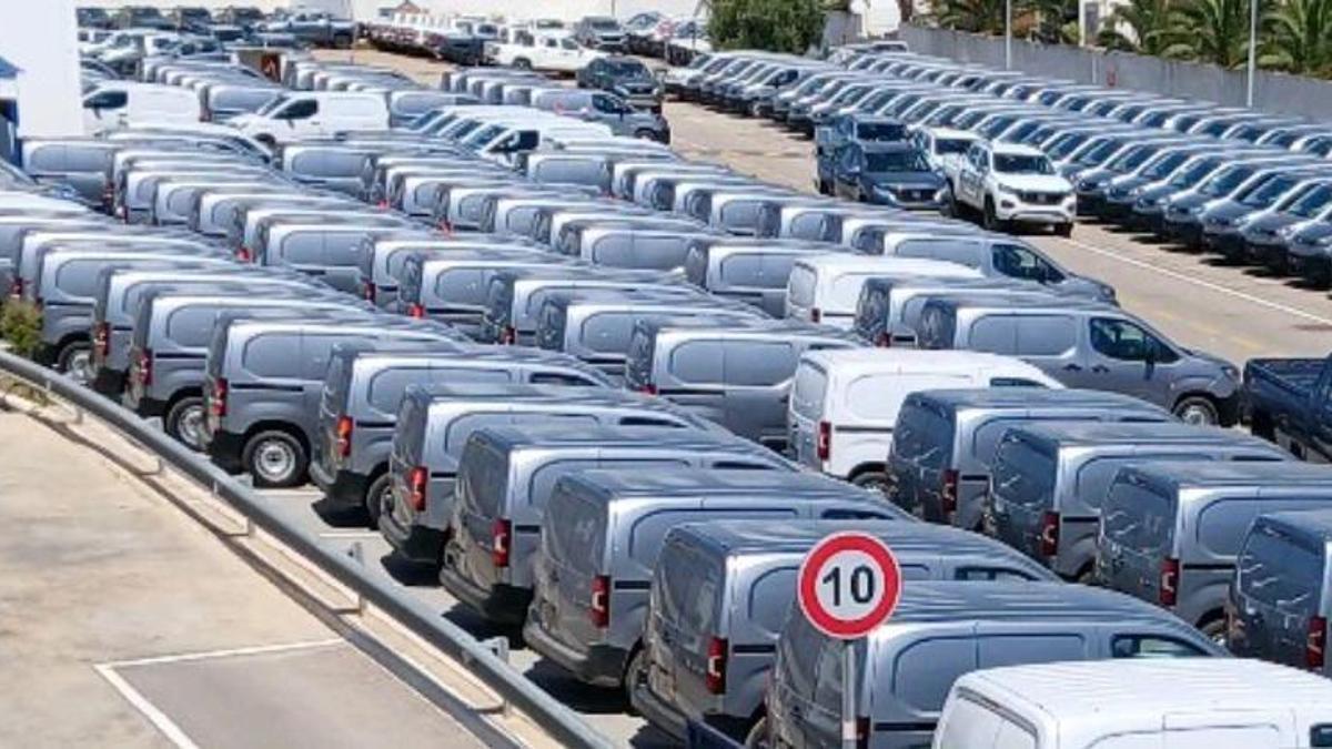 Varias de las Citroën Berlingo a la salida de la planta de Stafim en Túnez.