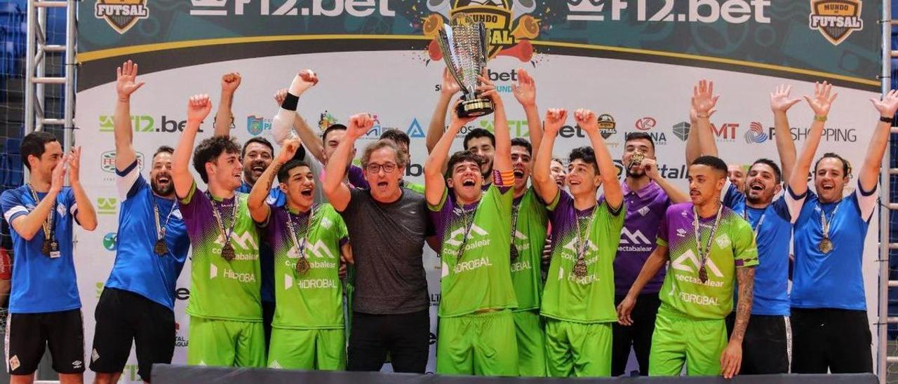 El Palma Futsal sub-21, con el trofeo de terceros en la Copa del Mundo