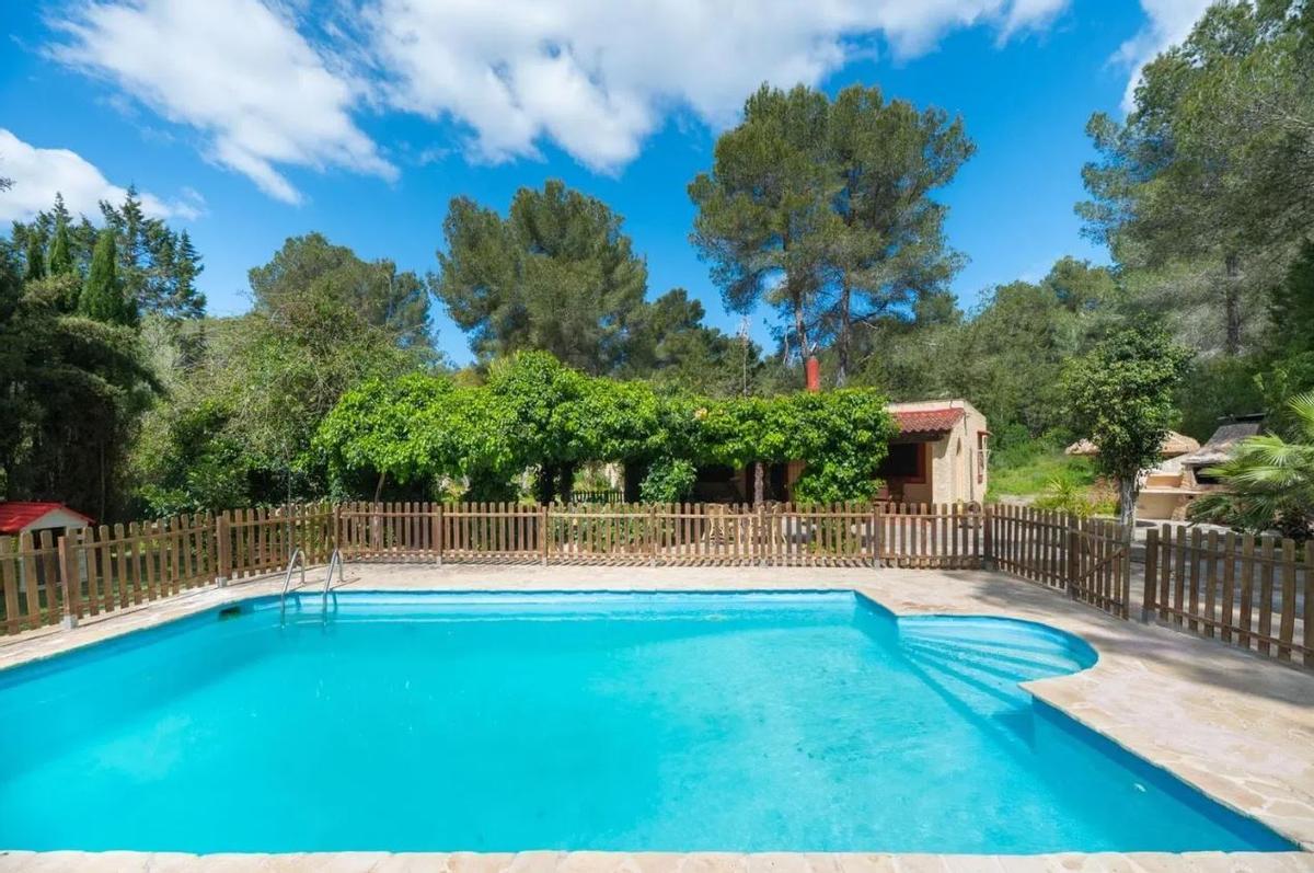 Piscina del inmueble.