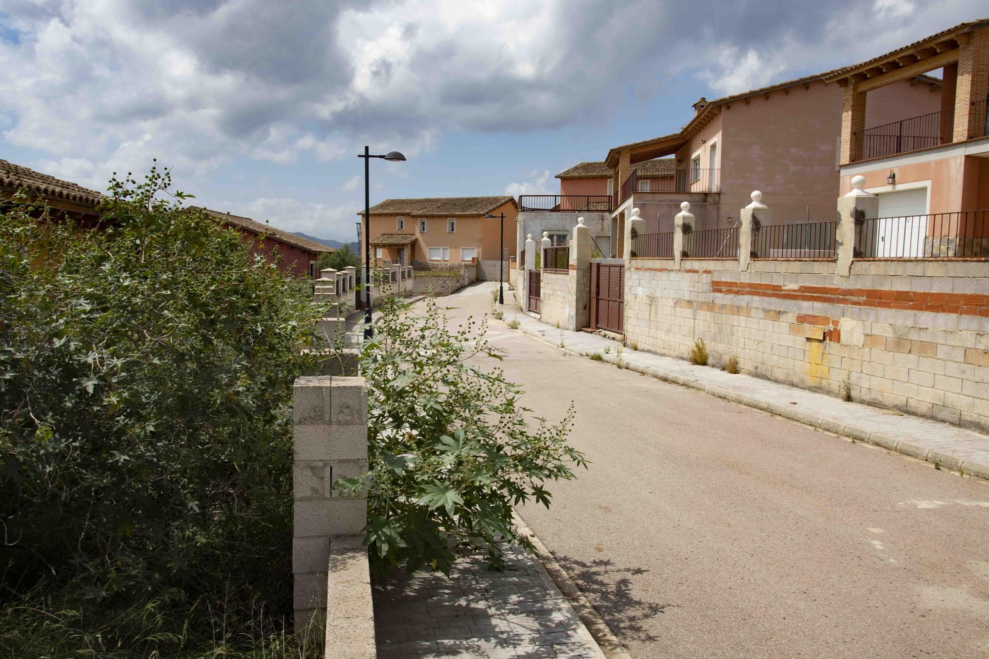 Urbanización la Besana paralizada desde 2008, en l’Énova.