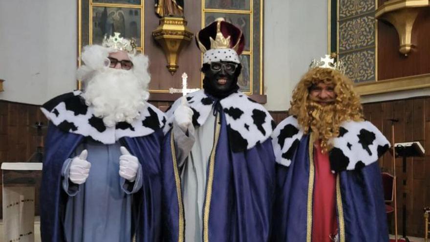 Los Reyes Magos reparten regalos e ilusión por toda la comarca