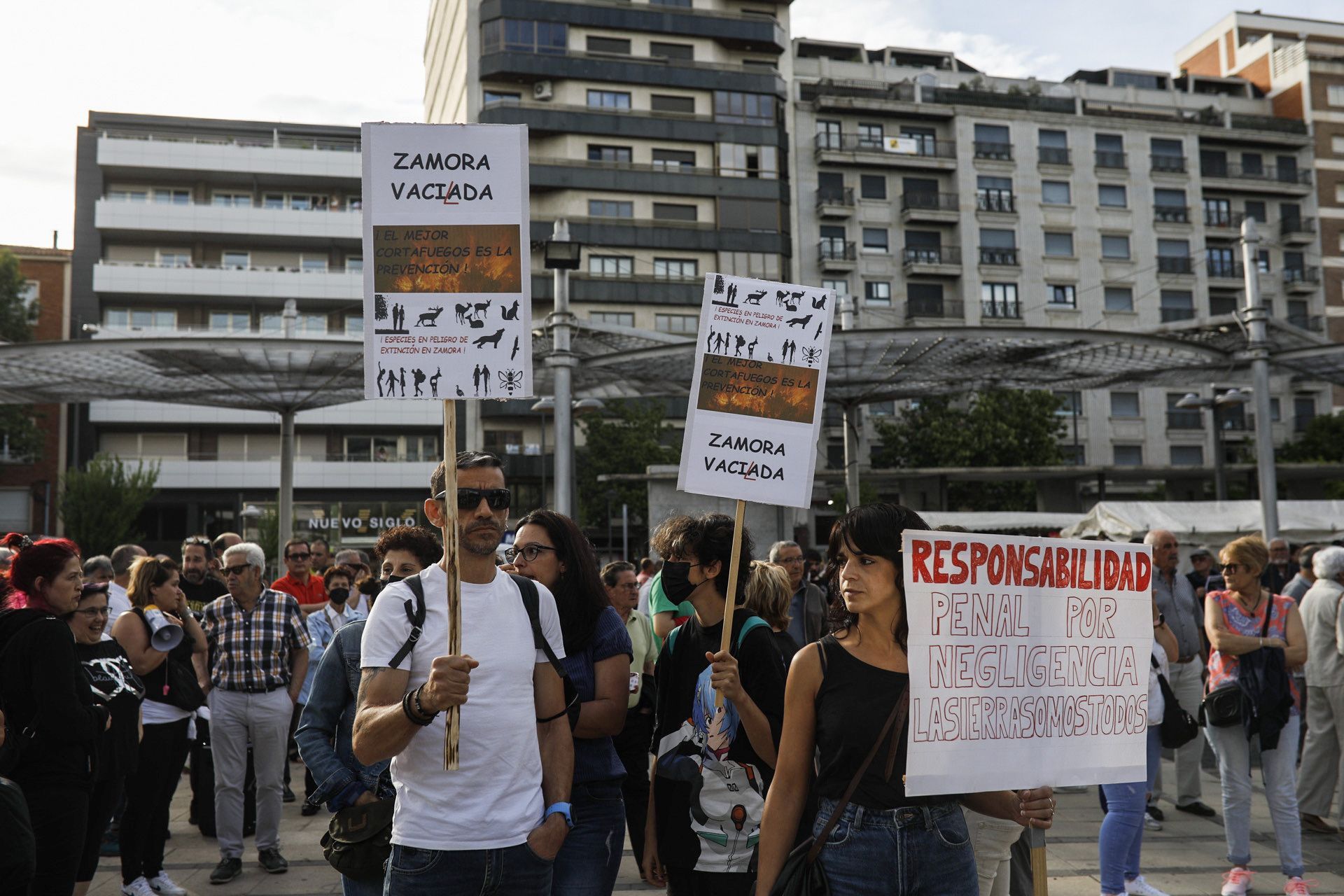 GALERÍA | La manifestación por el incendio de La Culebra (Zamora), en imágenes