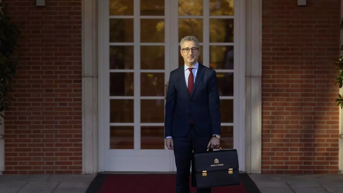 Arcadi España entra en la Moncloa: 31 pasos, 5 escalones y debut en el Consejo de Ministros