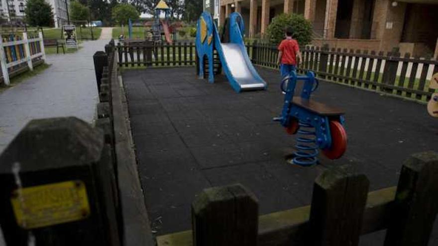 Zona de juegos infantiles del parque de la calle Juan de Austria de Raíces Nuevo.