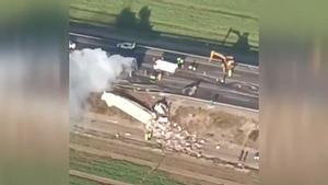 Un accidente entre tres camiones corta la autopista AP-7 en L’Aldea (Tarragona)