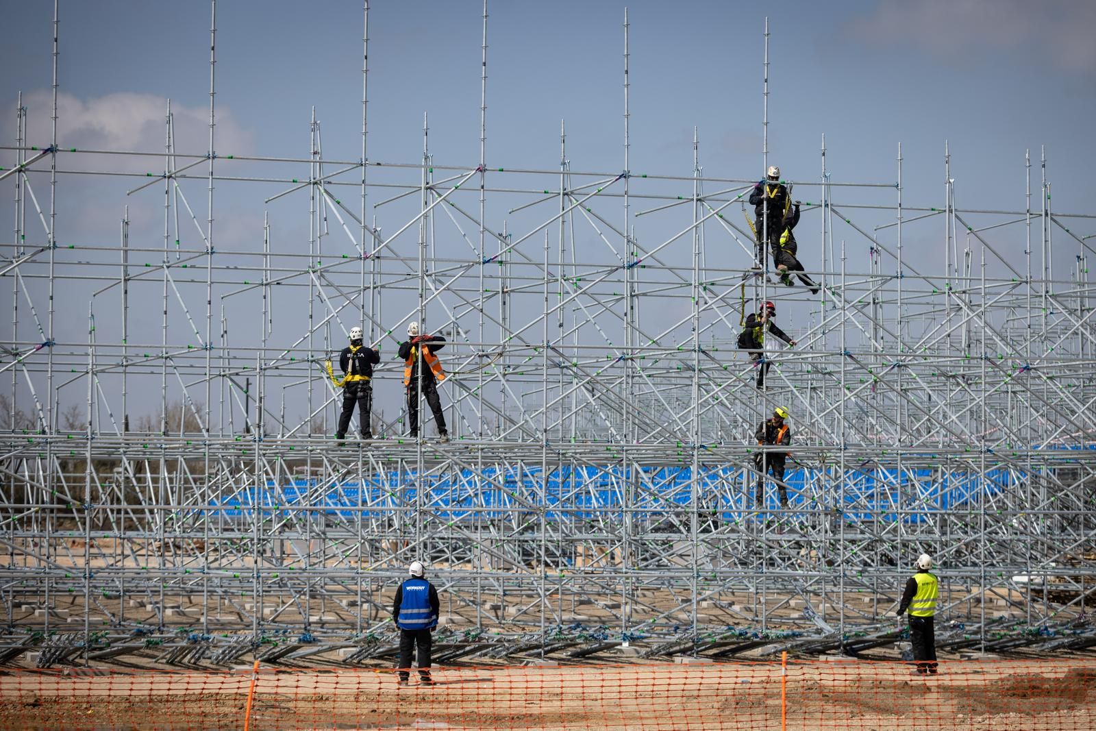Así evoluciona el montaje de la 'mini' Romareda del Parking Norte