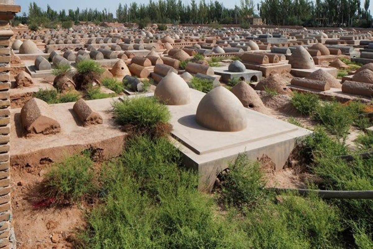 Antiguas tumbas de la etnia uigur en Kashgar.