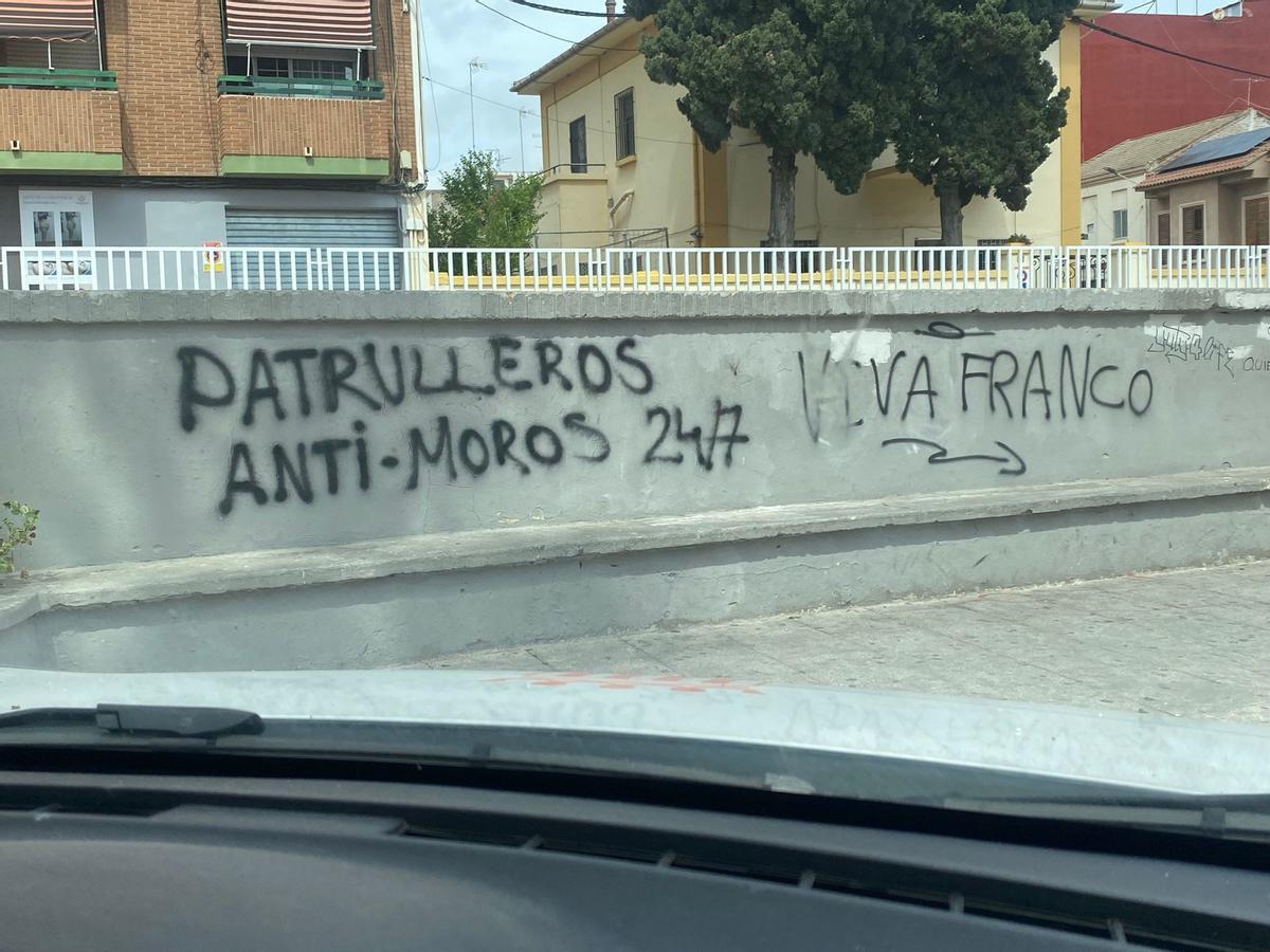 La pintada más grande aparecida este viernes en Foios.