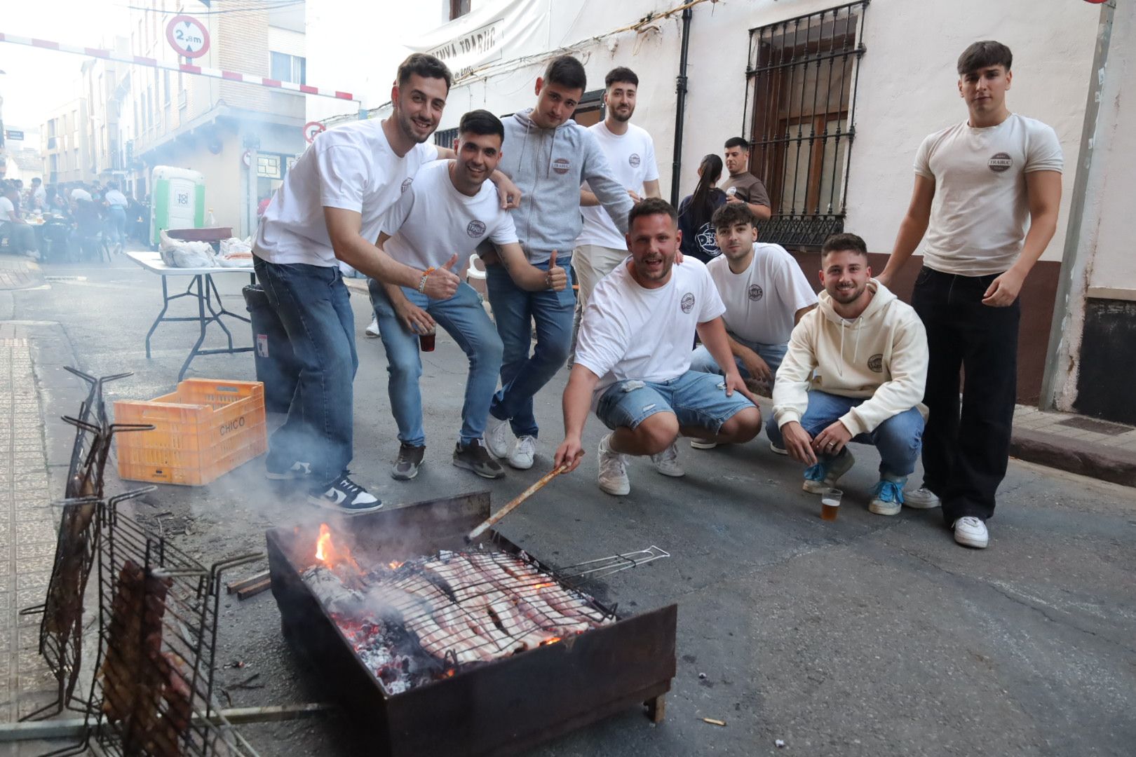 FOTOGALERÍA I Las imágenes de la Nit de la Xulla y del encuentro de elaboración de allioli de las fiestas de Vila-real