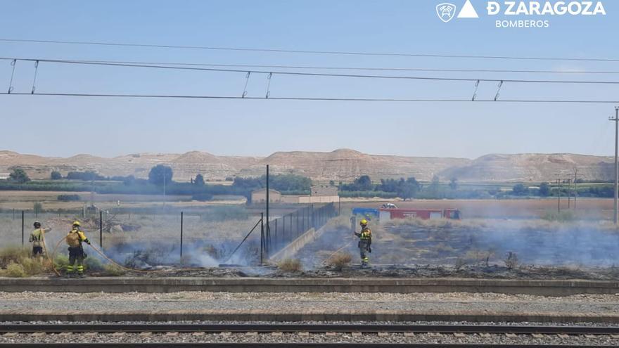 Un incendio a la altura de Quinto obliga a detener un tren con 88 pasajeros a bordo