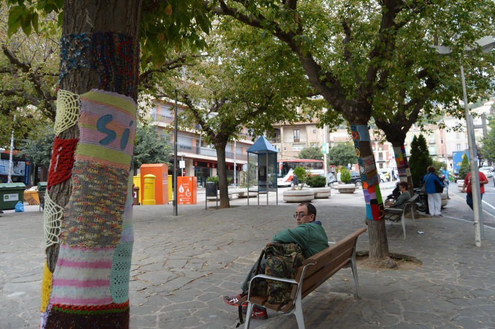 Ganxet i passos de vianants pintats a Berga a favor del referèndum de l''1-0