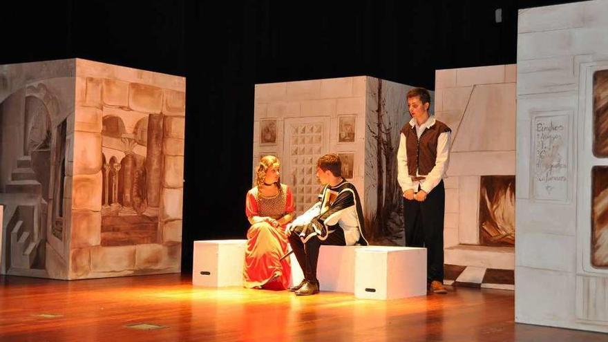 Una representación teatral de los alumnos de Vegadeo.