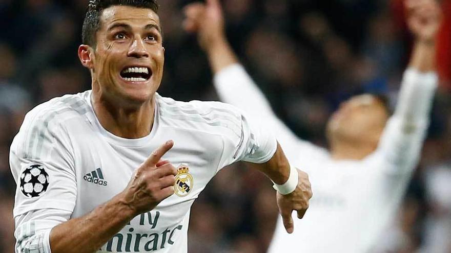 Cristiano celebra en el Bernabéu uno de sus goles al Wolfsburgo.