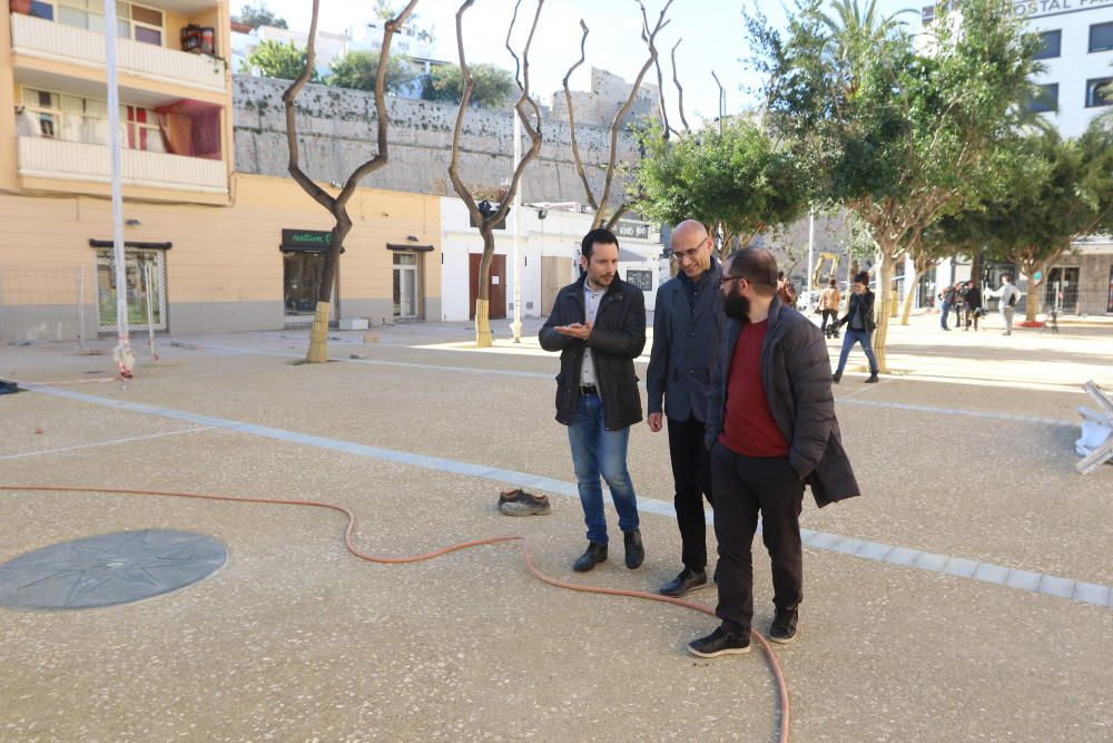 Visita del alcalde de Vila a las obras de la plaza del Parque.