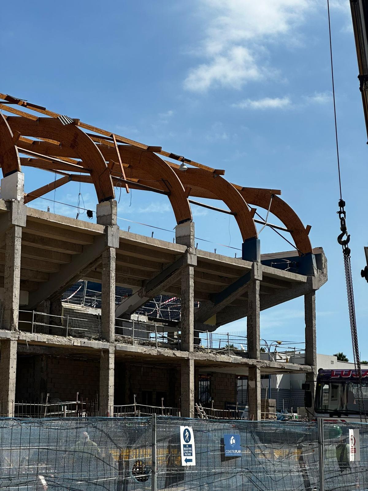 Uno de los laterales de la estructura de la que se han retirado ya 9.000 toneladas de materiales.