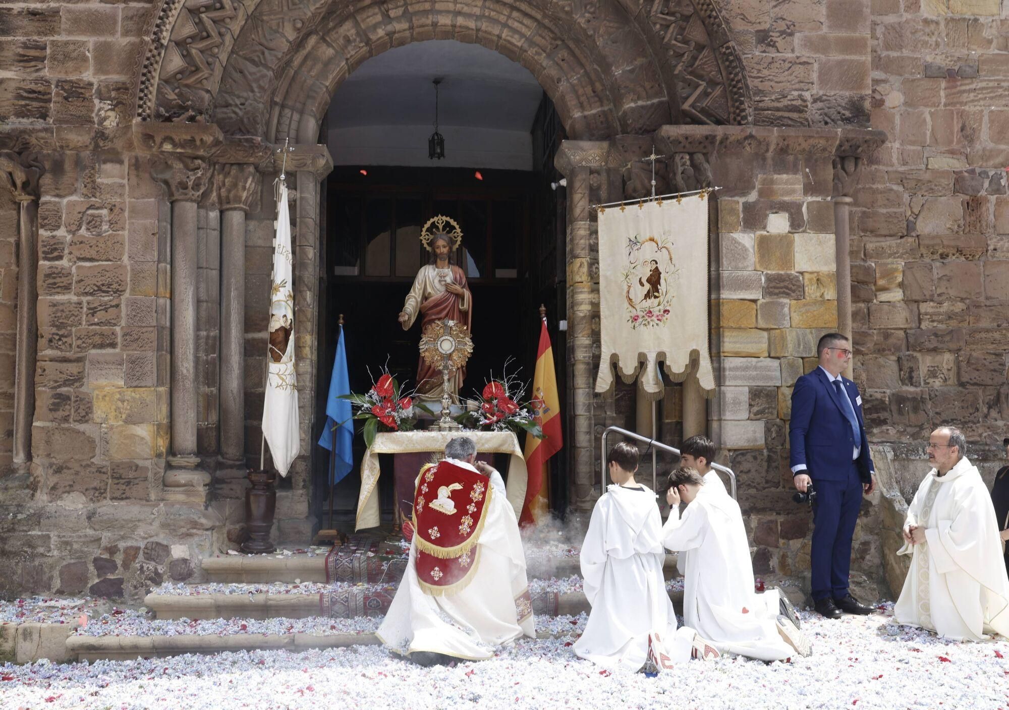 En imágenes: Así fue la celebración del Corpus Christi en Avilés