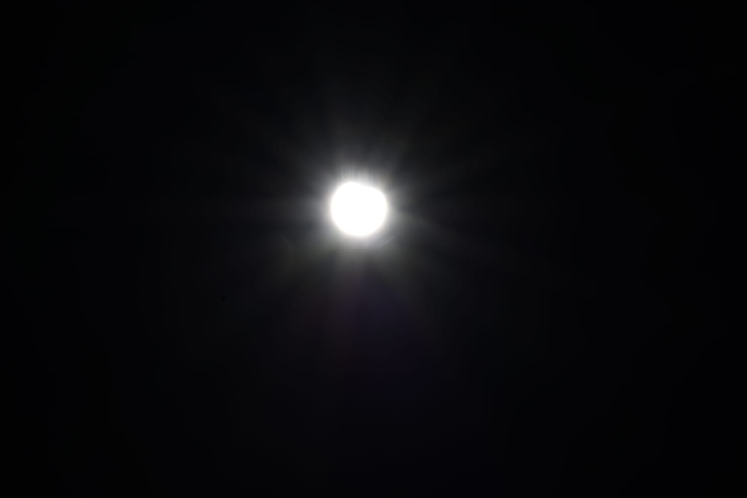 Así se ve el eclipe solar en València