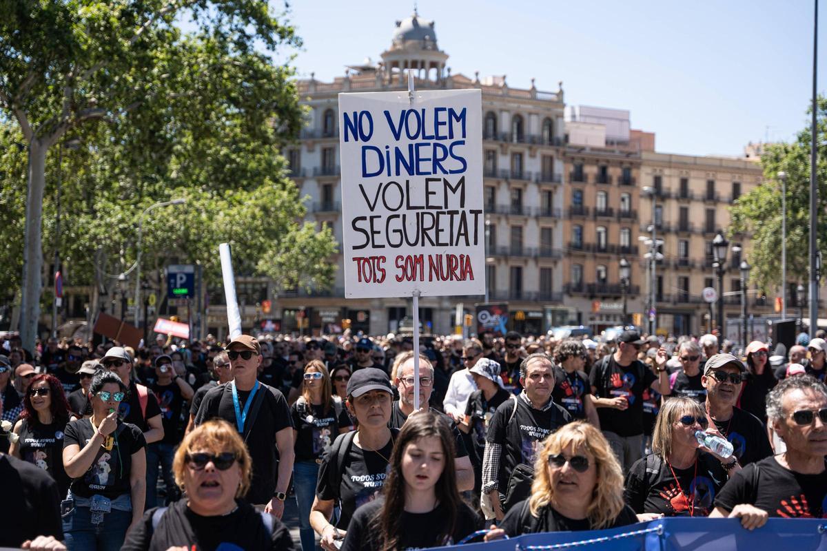 Trabajadores de prisiones se manifiestan en Barcelona para tener mayor seguridad.